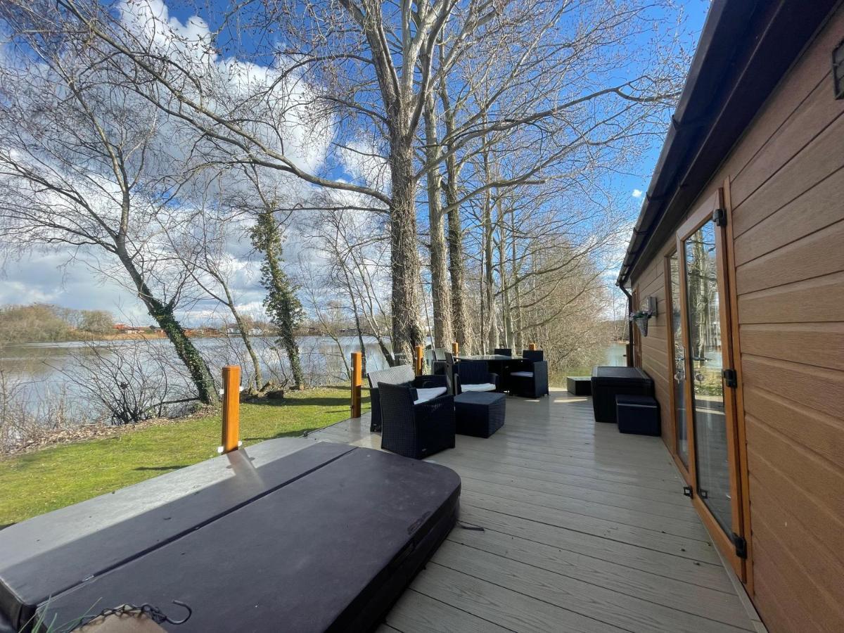 Rudd Lake Luxury Lakeside Lodge With Fishing & Hot Tub@Tattershall Luaran gambar