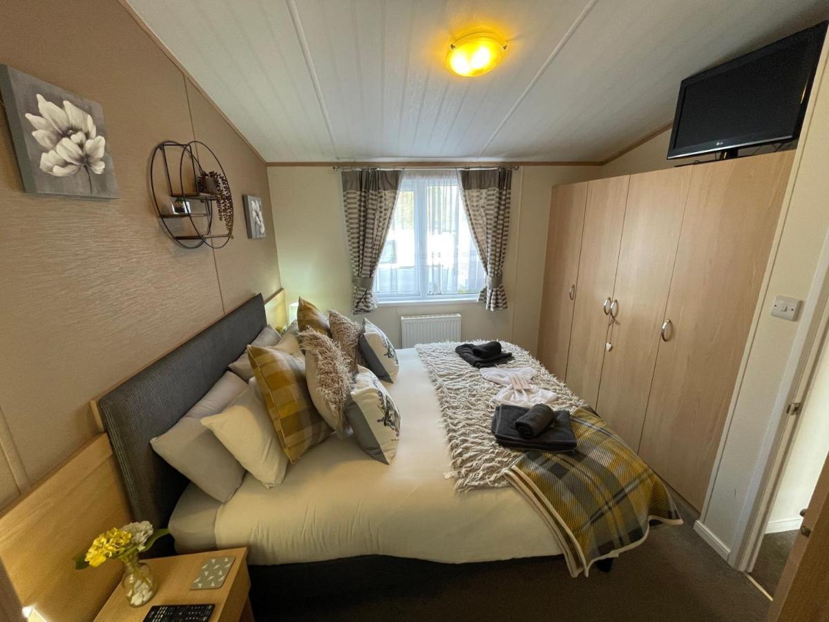 Rudd Lake Luxury Lakeside Lodge With Fishing & Hot Tub@Tattershall Luaran gambar