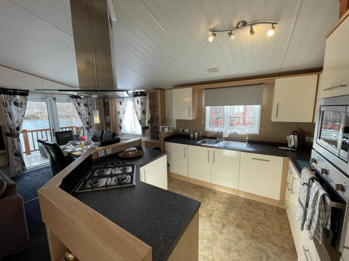 Rudd Lake Luxury Lakeside Lodge With Fishing & Hot Tub@Tattershall Luaran gambar