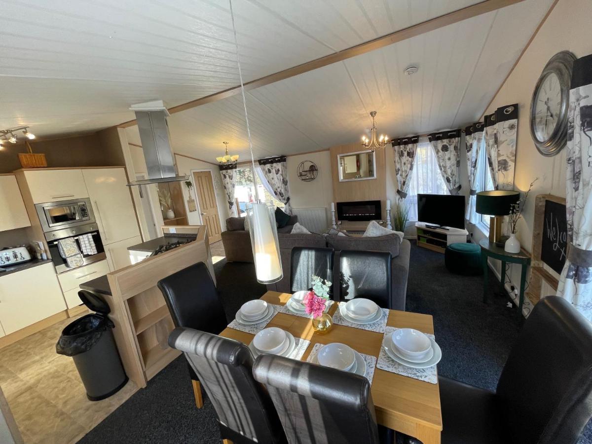 Rudd Lake Luxury Lakeside Lodge With Fishing & Hot Tub@Tattershall Luaran gambar