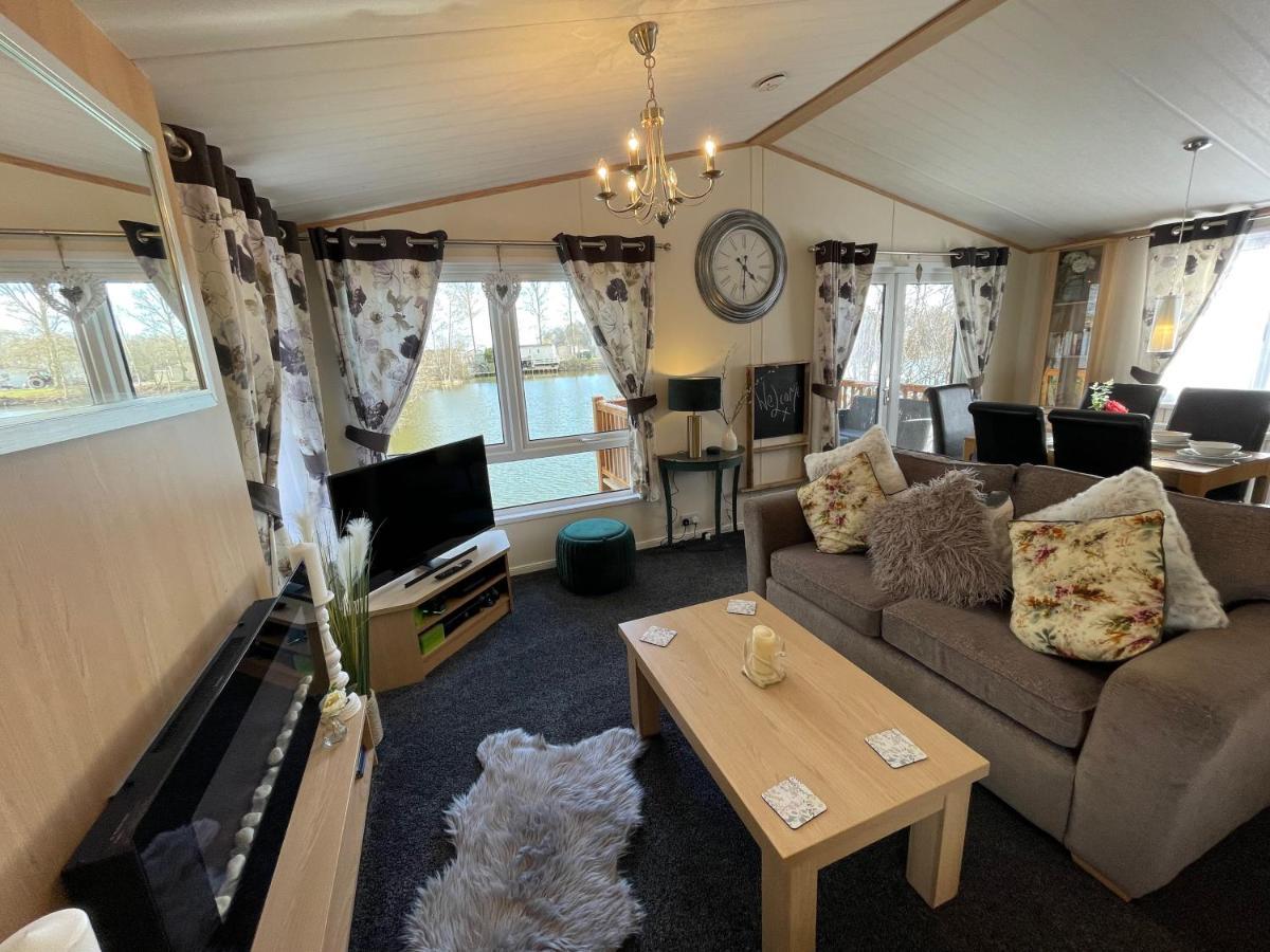 Rudd Lake Luxury Lakeside Lodge With Fishing & Hot Tub@Tattershall Luaran gambar