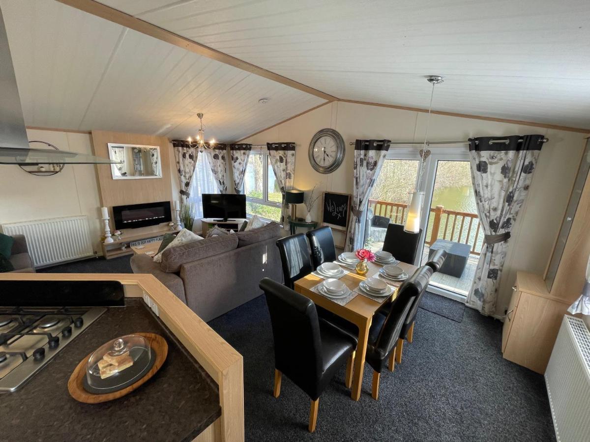 Rudd Lake Luxury Lakeside Lodge With Fishing & Hot Tub@Tattershall Luaran gambar