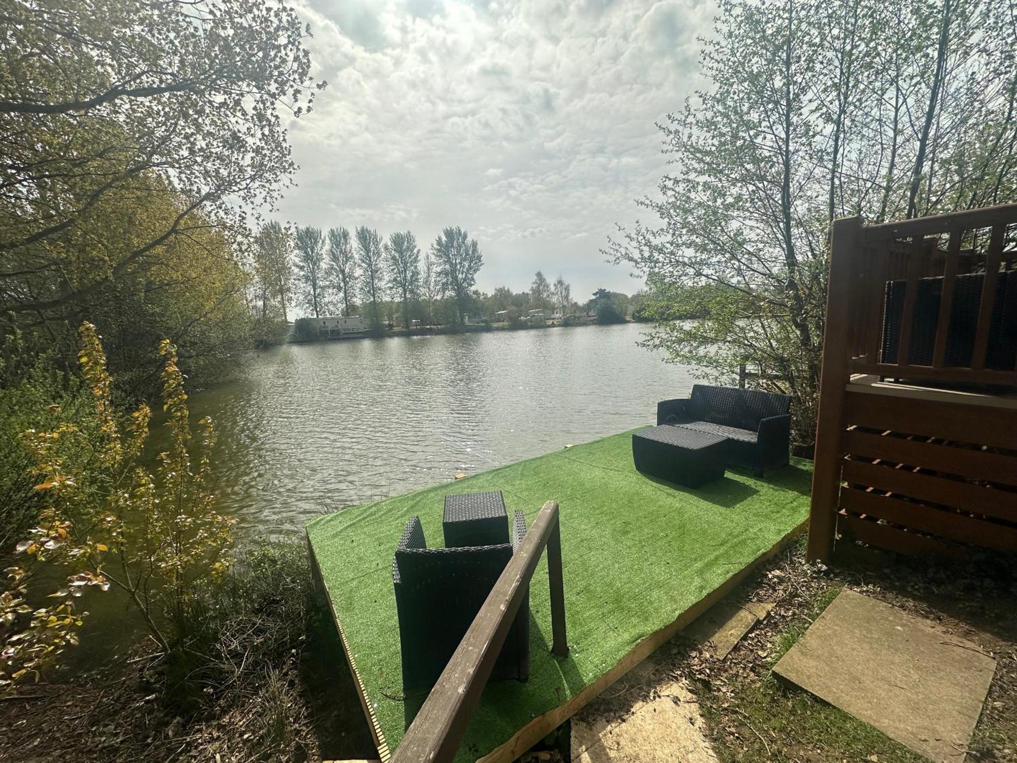 Rudd Lake Luxury Lakeside Lodge With Fishing & Hot Tub@Tattershall Luaran gambar