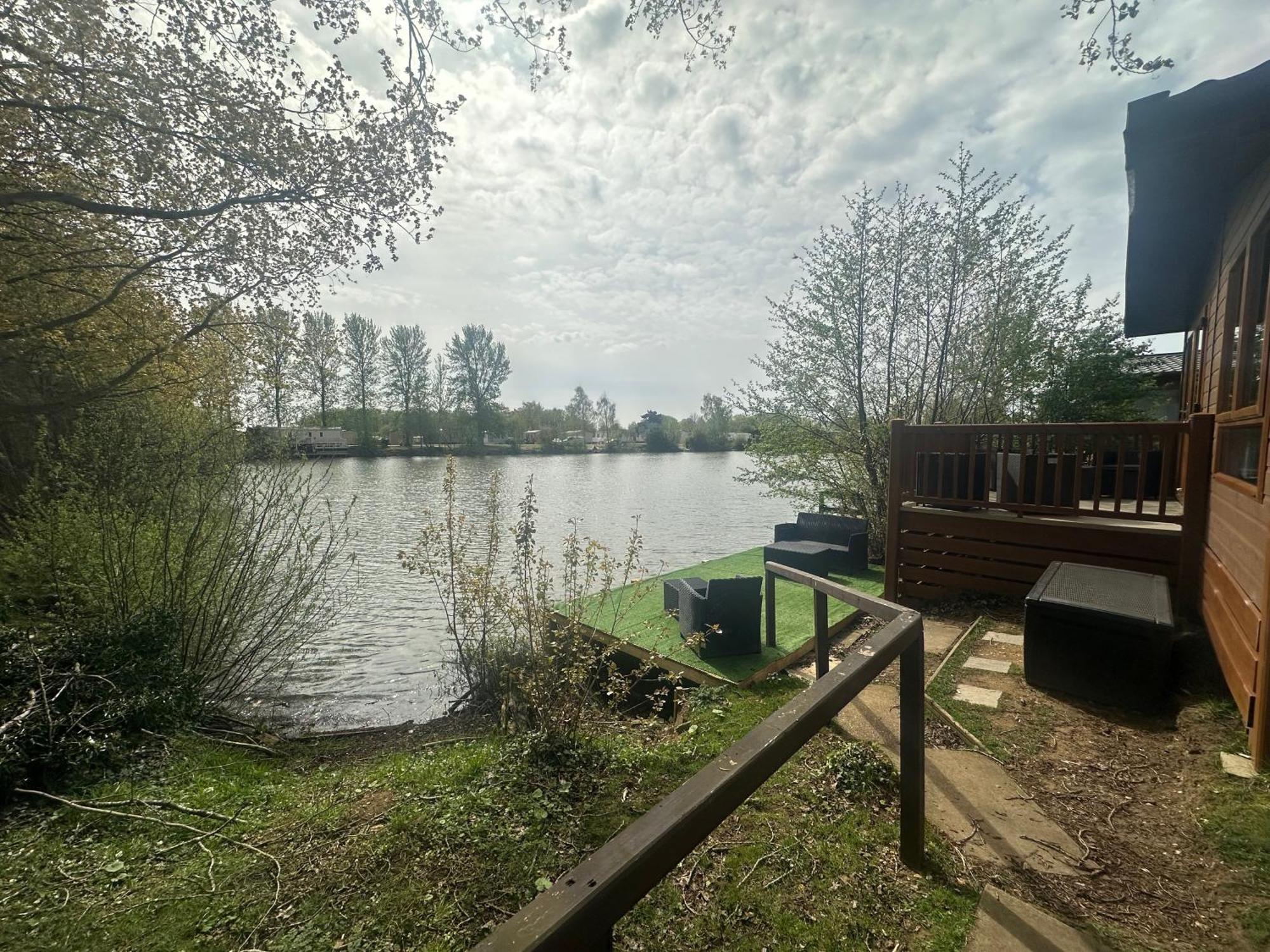 Rudd Lake Luxury Lakeside Lodge With Fishing & Hot Tub@Tattershall Luaran gambar